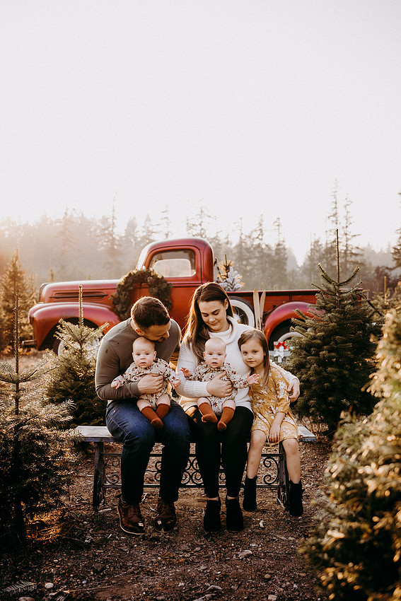 Christmas Tree Farm Session | Skana Sloman Photography 