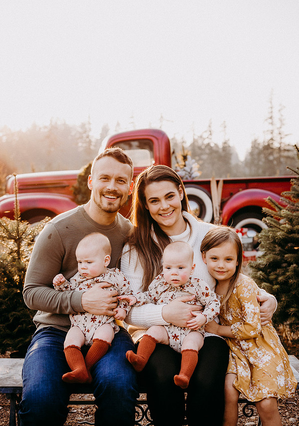 Christmas Tree Farm Session | Skana Sloman Photography 