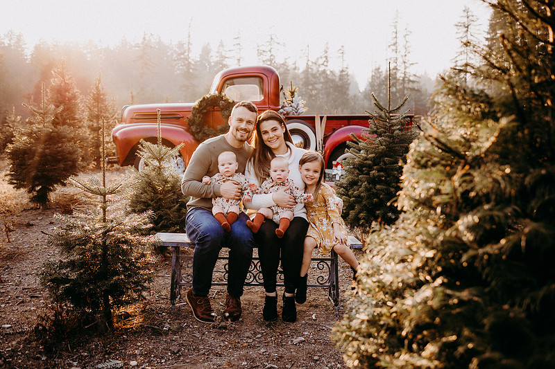 Christmas Tree Farm Session | Skana Sloman Photography 