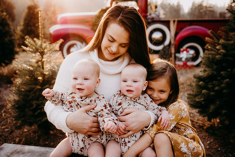 Christmas Tree Farm Session | Skana Sloman Photography 