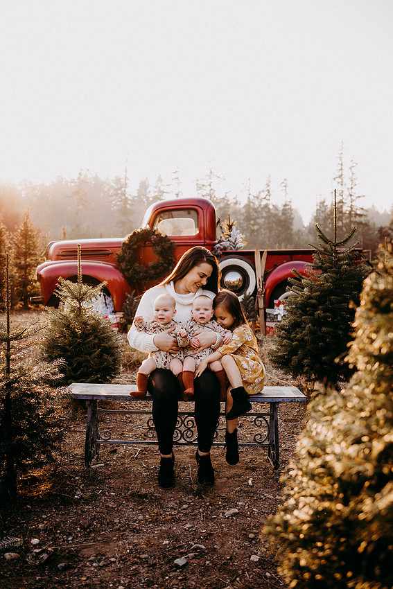Christmas Tree Farm Session | Skana Sloman Photography 