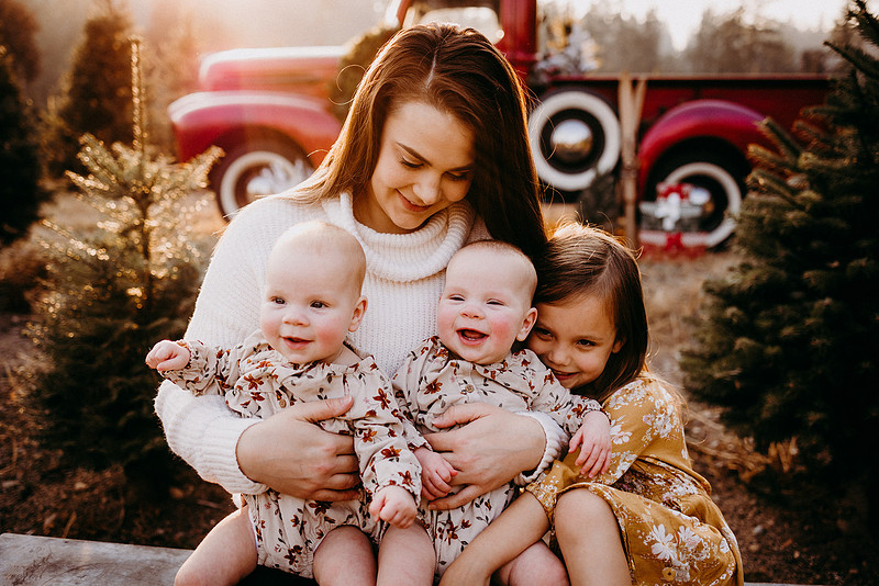 Christmas Tree Farm Session | Skana Sloman Photography 