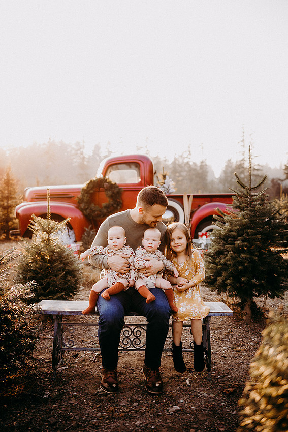 Christmas Tree Farm Session | Skana Sloman Photography 