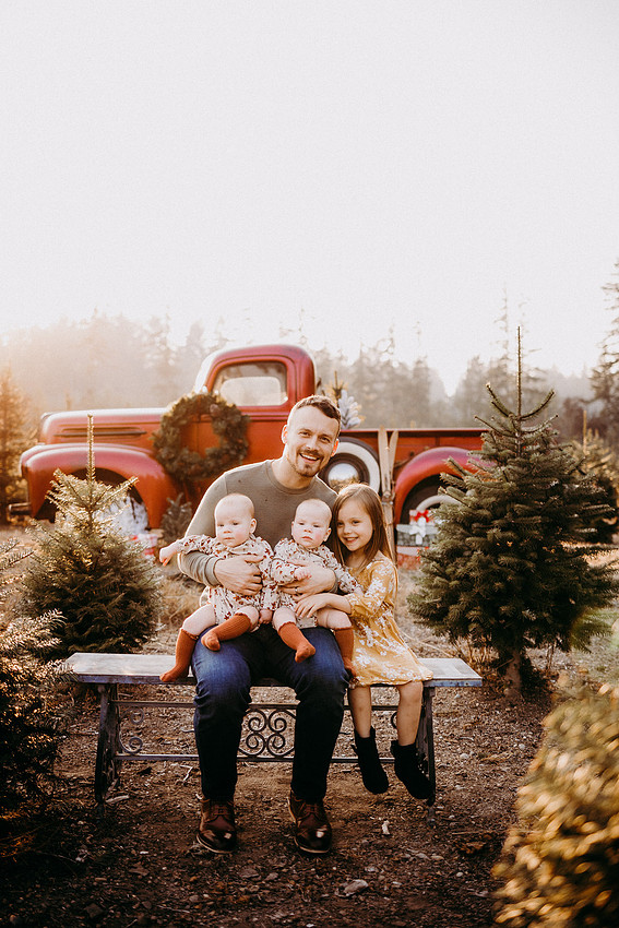 Christmas Tree Farm Session | Skana Sloman Photography 