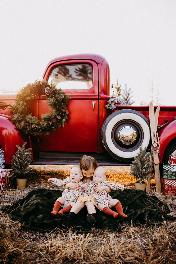 Christmas Tree Farm Session | Skana Sloman Photography 