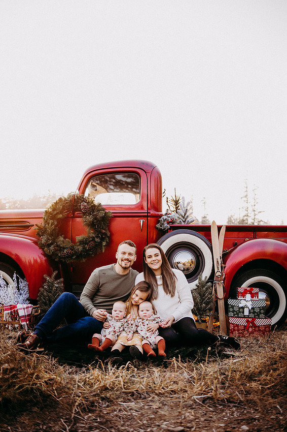 Christmas Tree Farm Session | Skana Sloman Photography 