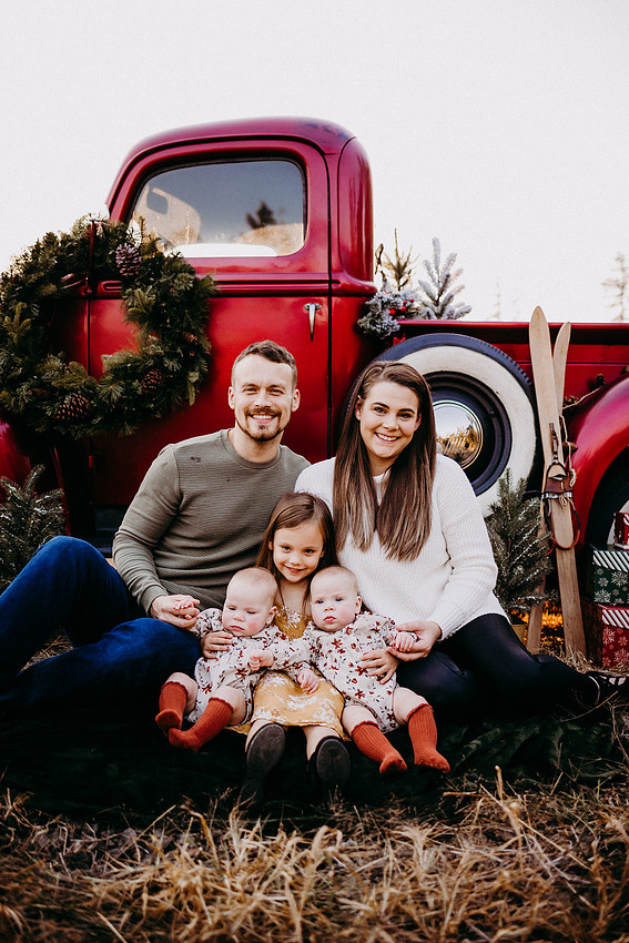 Christmas Tree Farm Session | Skana Sloman Photography 
