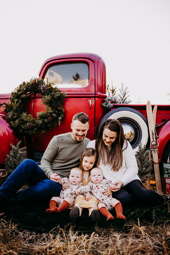 Christmas Tree Farm Session | Skana Sloman Photography 