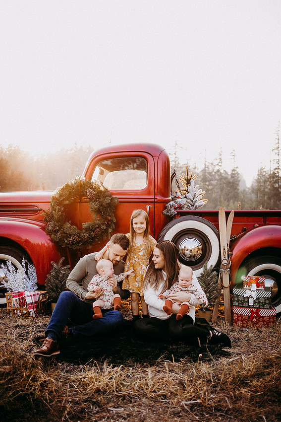 Christmas Tree Farm Session | Skana Sloman Photography 