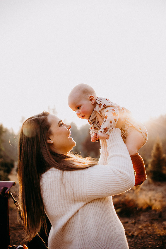 Christmas Tree Farm Session | Skana Sloman Photography 