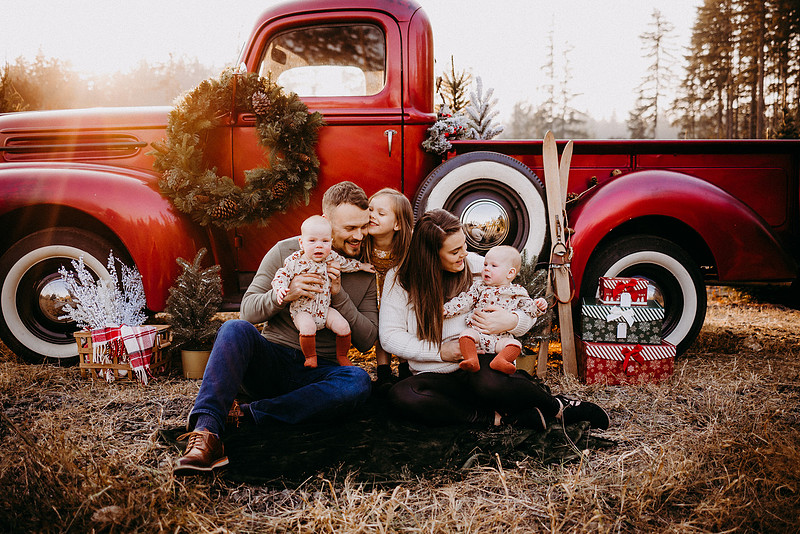 Christmas Tree Farm Session | Skana Sloman Photography 