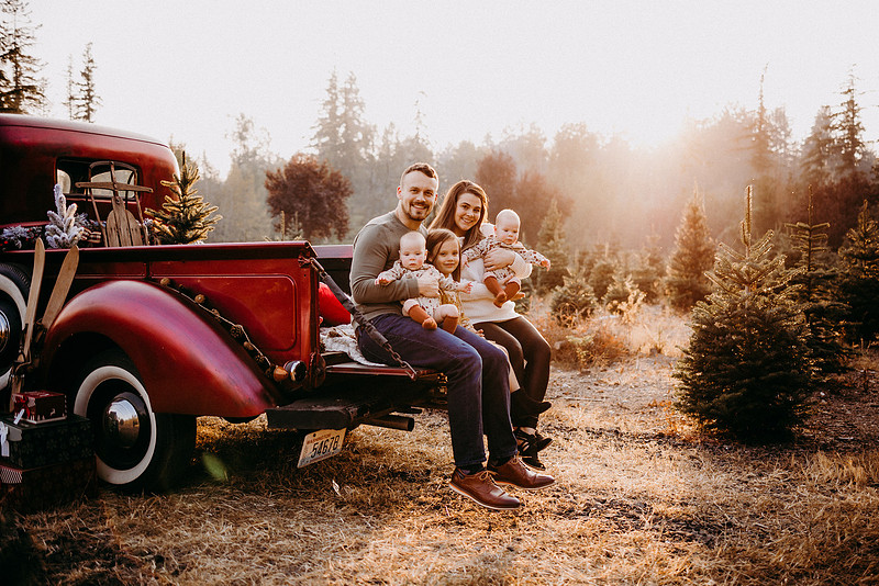 Christmas Tree Farm Session | Skana Sloman Photography 