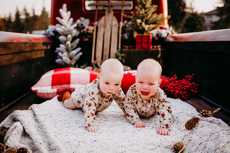 Christmas Tree Farm Session | Skana Sloman Photography 