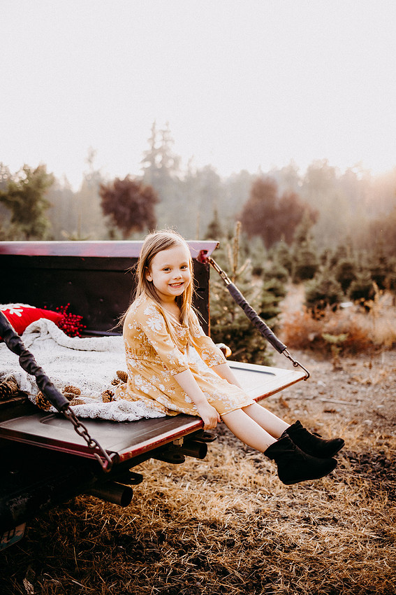 Christmas Tree Farm Session | Skana Sloman Photography 