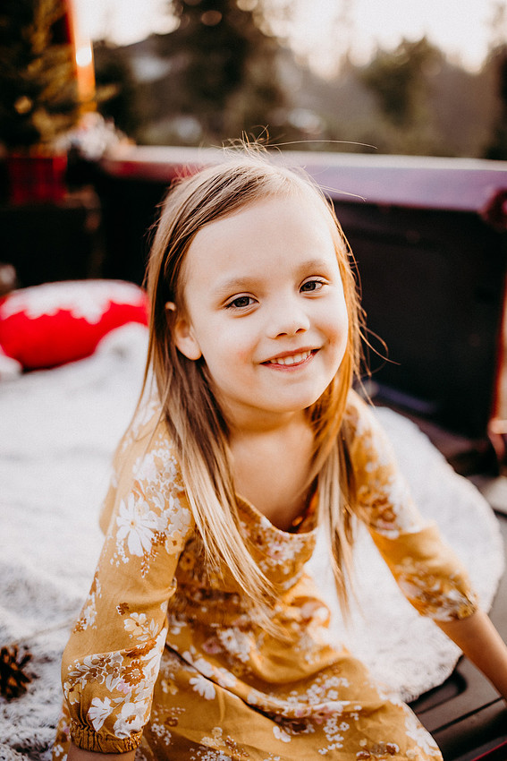 Christmas Tree Farm Session | Skana Sloman Photography 