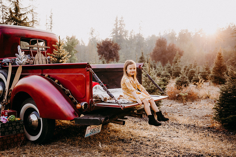 Christmas Tree Farm Session | Skana Sloman Photography 