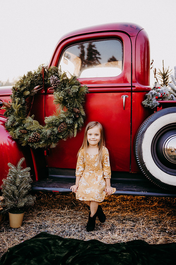 Christmas Tree Farm Session | Skana Sloman Photography 