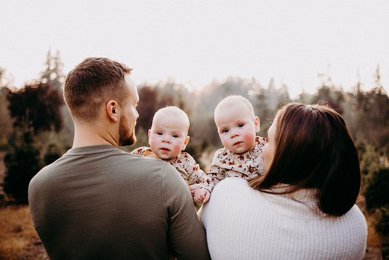 Christmas Tree Farm Session | Skana Sloman Photography 