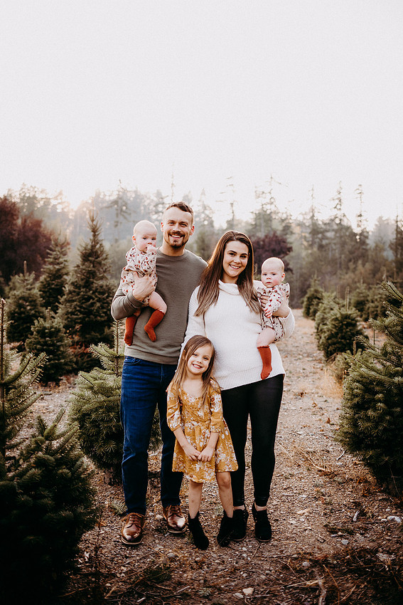 Christmas Tree Farm Session | Skana Sloman Photography 
