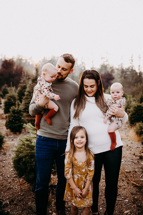 Christmas Tree Farm Session | Skana Sloman Photography 