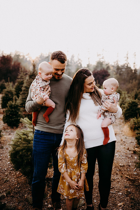 Christmas Tree Farm Session | Skana Sloman Photography 
