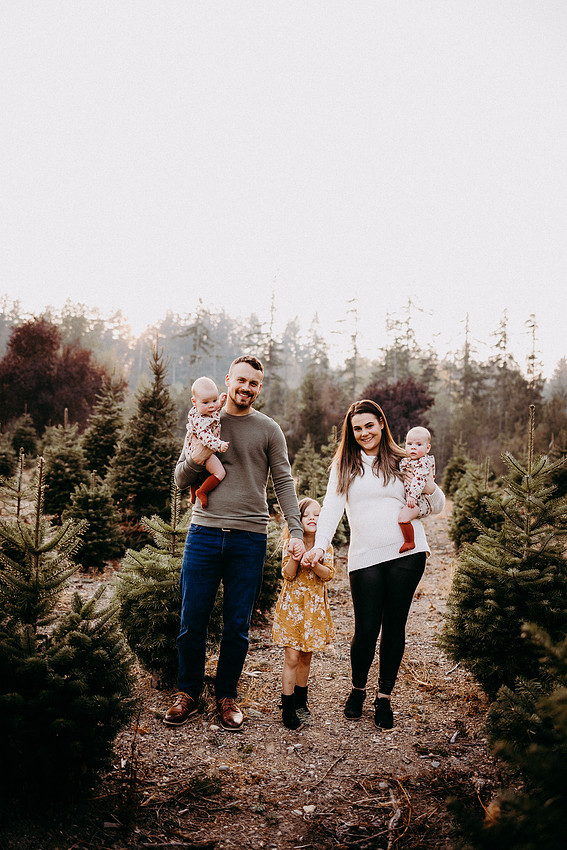 Christmas Tree Farm Session | Skana Sloman Photography 