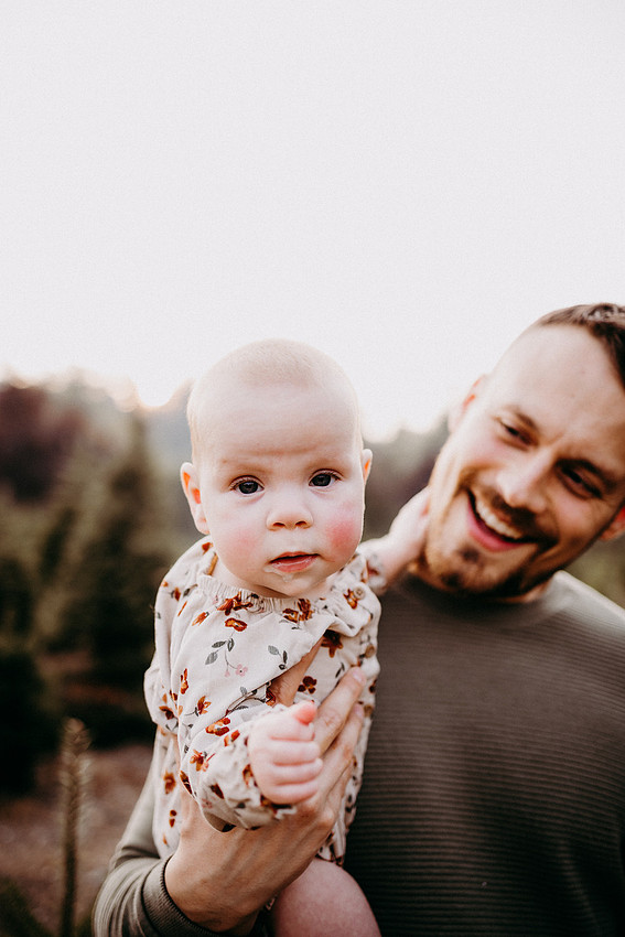 Christmas Tree Farm Session | Skana Sloman Photography 
