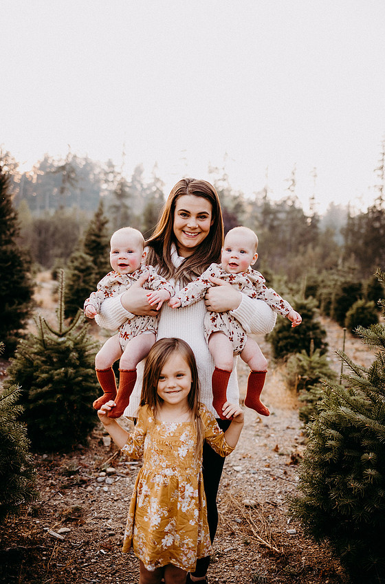 Christmas Tree Farm Session | Skana Sloman Photography 
