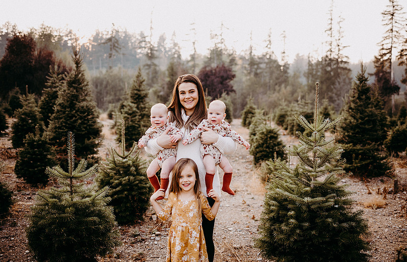 Christmas Tree Farm Session | Skana Sloman Photography 