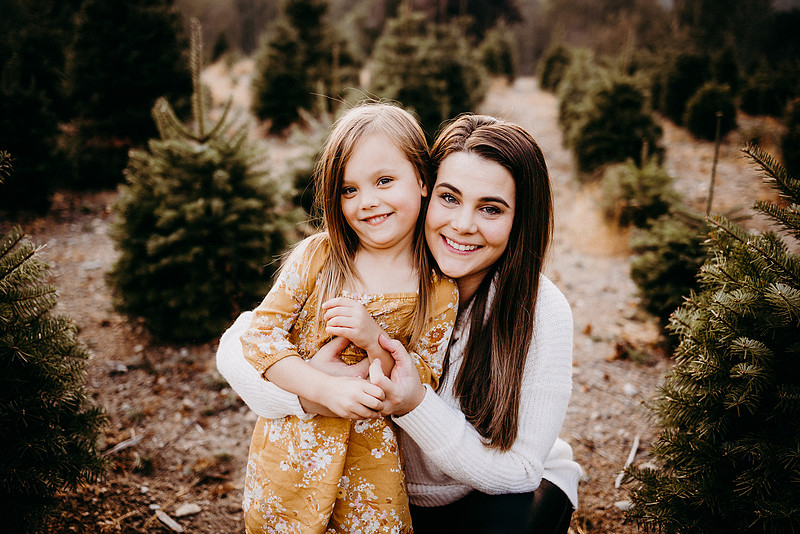 Christmas Tree Farm Session | Skana Sloman Photography 