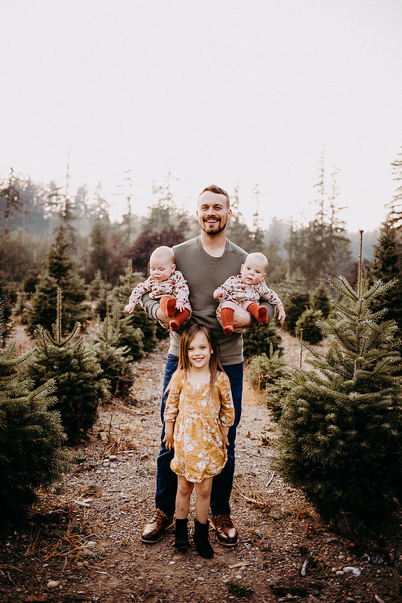 Christmas Tree Farm Session | Skana Sloman Photography 