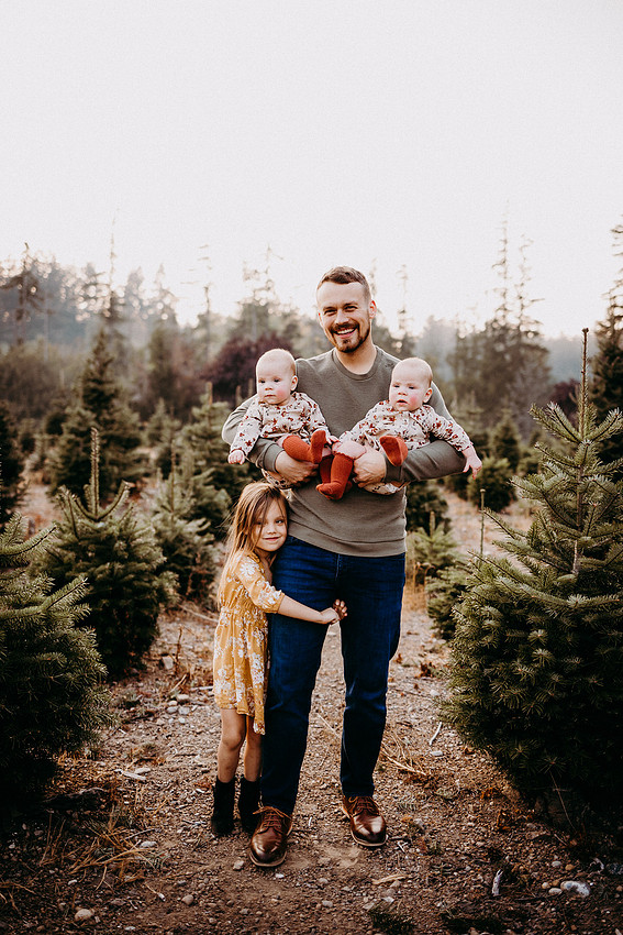 Christmas Tree Farm Session | Skana Sloman Photography 