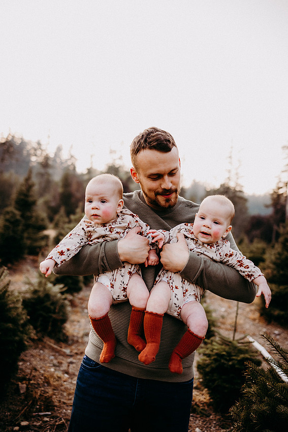 Christmas Tree Farm Session | Skana Sloman Photography 