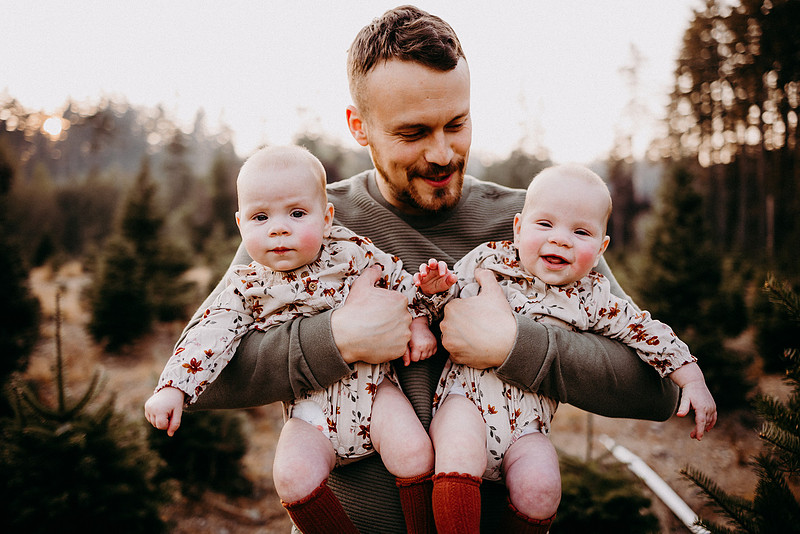 Christmas Tree Farm Session | Skana Sloman Photography 