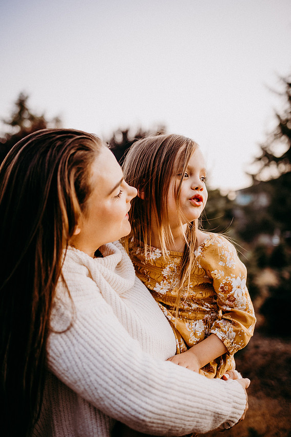 Christmas Tree Farm Session | Skana Sloman Photography 