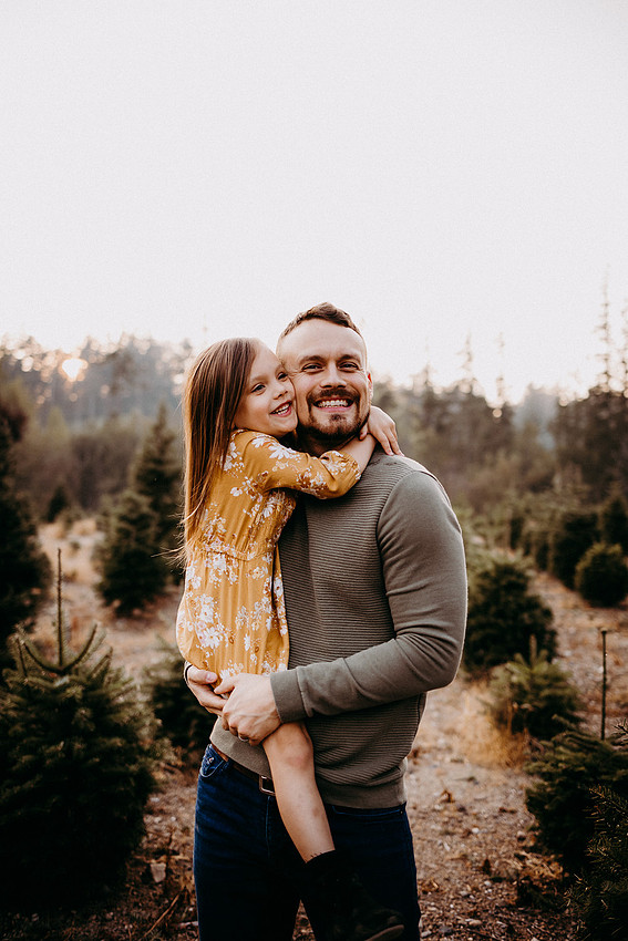 Christmas Tree Farm Session | Skana Sloman Photography 