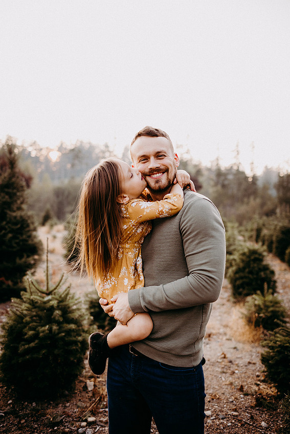 Christmas Tree Farm Session | Skana Sloman Photography 