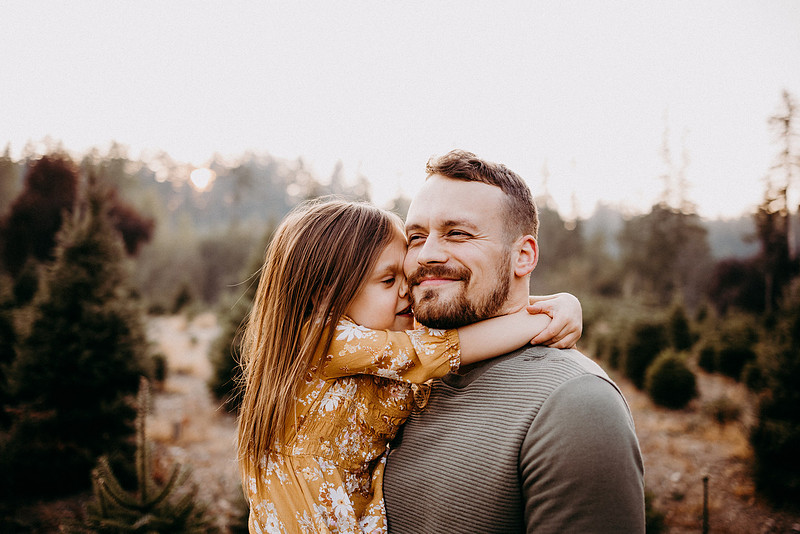 Christmas Tree Farm Session | Skana Sloman Photography 