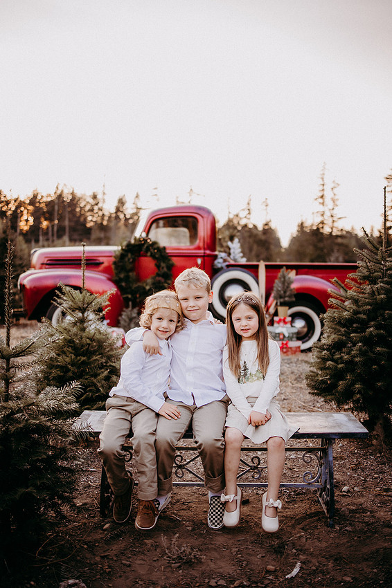Christmas Tree Farm Session |Skana Sloman Photography serving Kitsap County. Maternity, Newborn and Child Photography. Studio Located in Poulsbo Washington