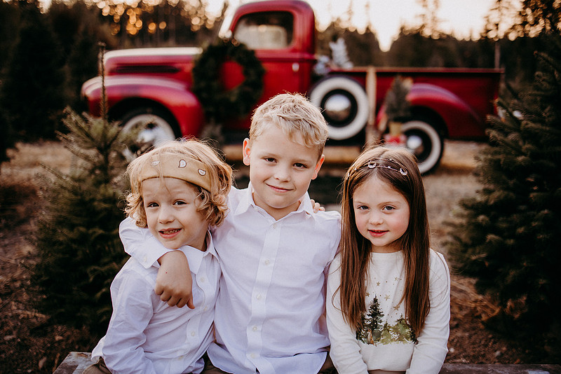 Christmas Tree Farm Session |Skana Sloman Photography serving Kitsap County. Maternity, Newborn and Child Photography. Studio Located in Poulsbo Washington