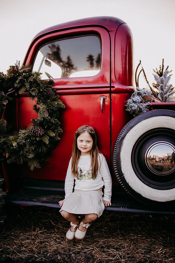 Christmas Tree Farm Session |Skana Sloman Photography serving Kitsap County. Maternity, Newborn and Child Photography. Studio Located in Poulsbo Washington