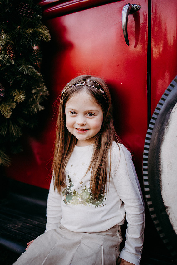 Christmas Tree Farm Session |Skana Sloman Photography serving Kitsap County. Maternity, Newborn and Child Photography. Studio Located in Poulsbo Washington