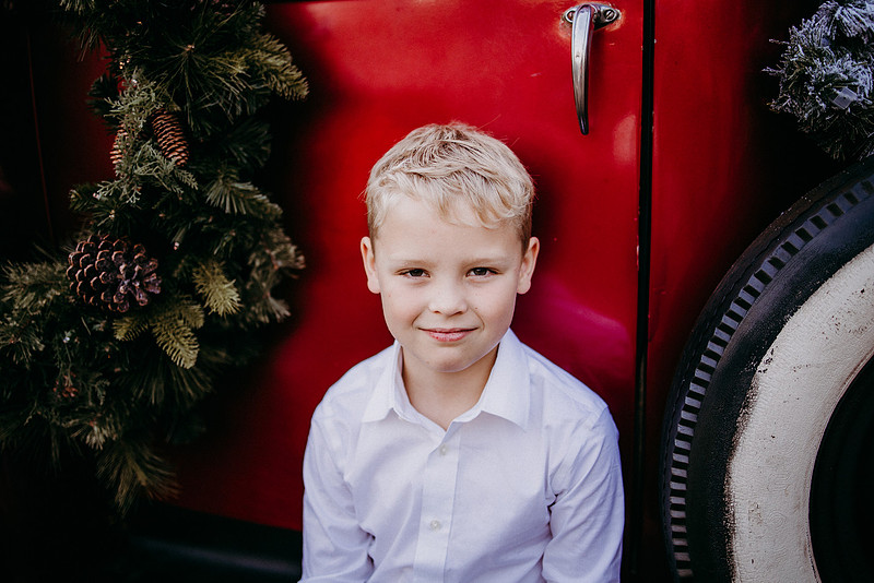 Christmas Tree Farm Session |Skana Sloman Photography serving Kitsap County. Maternity, Newborn and Child Photography. Studio Located in Poulsbo Washington
