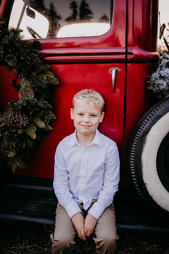 Christmas Tree Farm Session |Skana Sloman Photography serving Kitsap County. Maternity, Newborn and Child Photography. Studio Located in Poulsbo Washington
