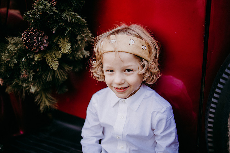 Christmas Tree Farm Session |Skana Sloman Photography serving Kitsap County. Maternity, Newborn and Child Photography. Studio Located in Poulsbo Washington