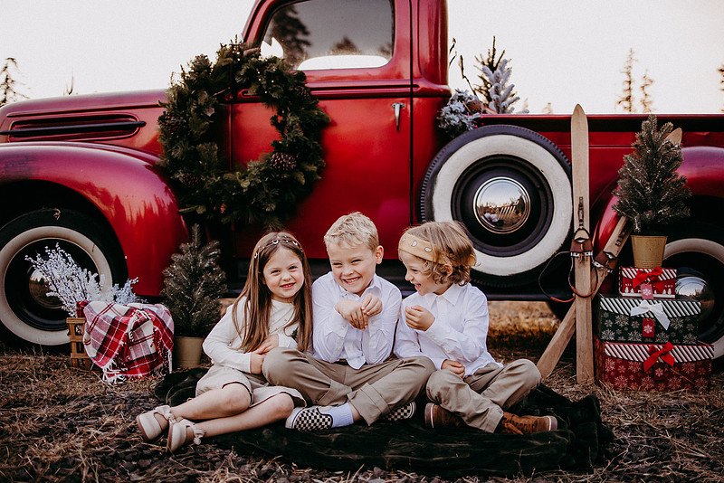 Christmas Tree Farm Session |Skana Sloman Photography serving Kitsap County. Maternity, Newborn and Child Photography. Studio Located in Poulsbo Washington
