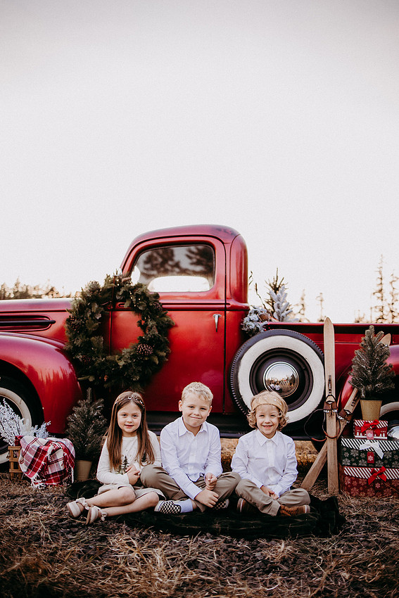 Christmas Tree Farm Session |Skana Sloman Photography serving Kitsap County. Maternity, Newborn and Child Photography. Studio Located in Poulsbo Washington