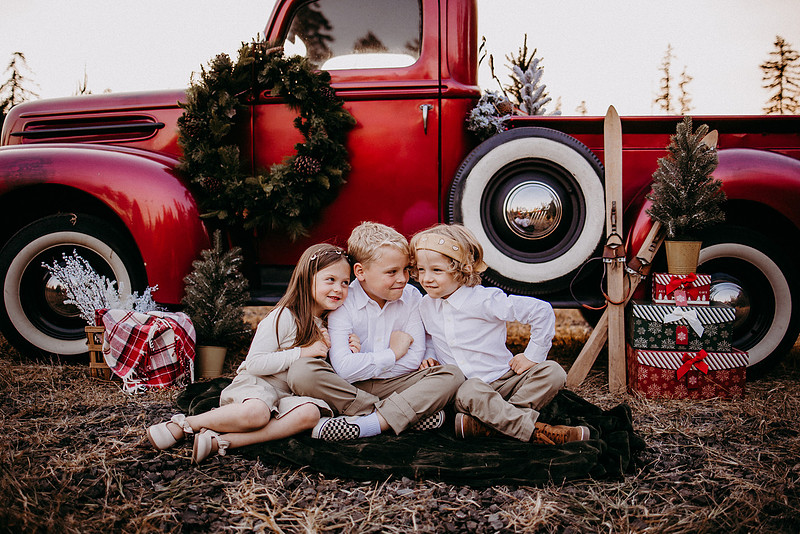 Christmas Tree Farm Session |Skana Sloman Photography serving Kitsap County. Maternity, Newborn and Child Photography. Studio Located in Poulsbo Washington