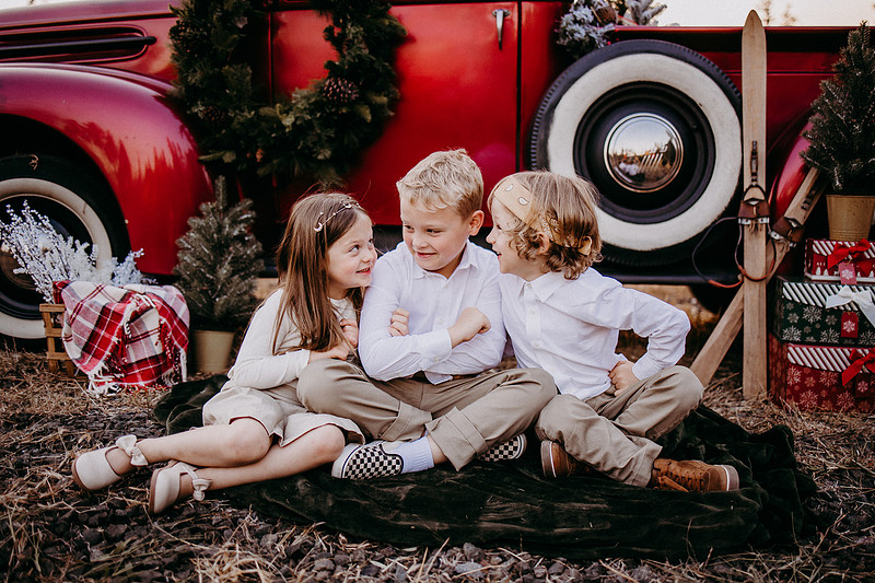 Christmas Tree Farm Session |Skana Sloman Photography serving Kitsap County. Maternity, Newborn and Child Photography. Studio Located in Poulsbo Washington