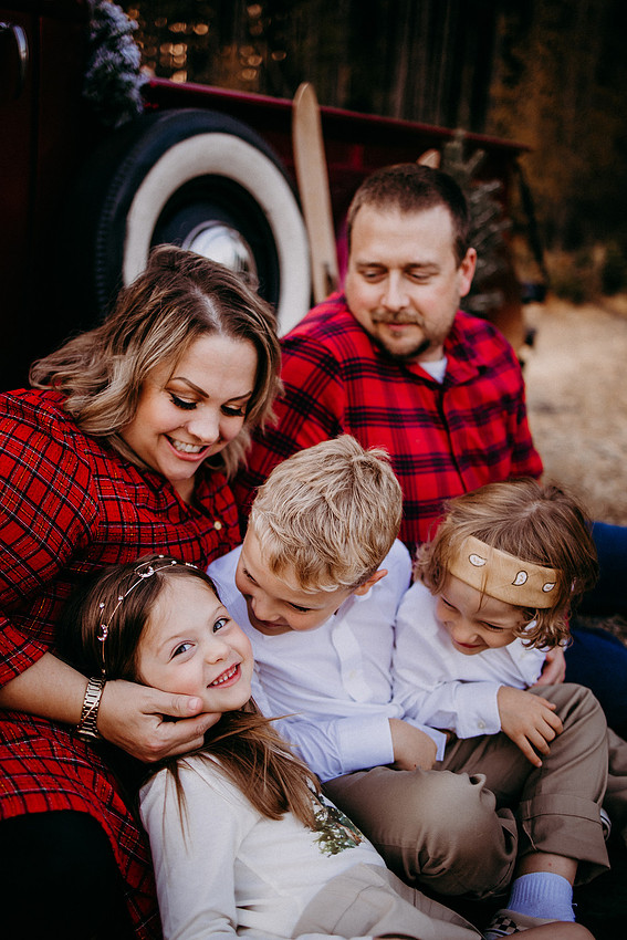 Christmas Tree Farm Session |Skana Sloman Photography serving Kitsap County. Maternity, Newborn and Child Photography. Studio Located in Poulsbo Washington